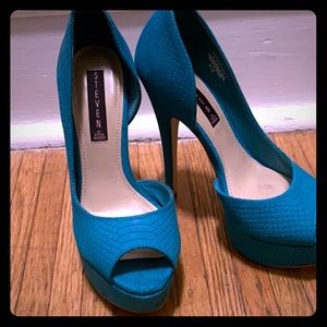 Platform peep toe heels
